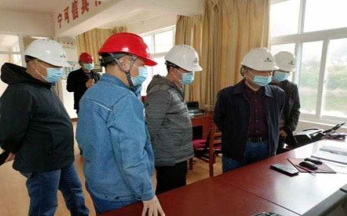 檢查現場（攝影：鄧麗）