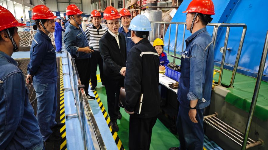 朱承軍慰問(wèn)鄂州發(fā)電公司值班人員 朱承軍慰問(wèn)鄂州發(fā)電公司值班人員